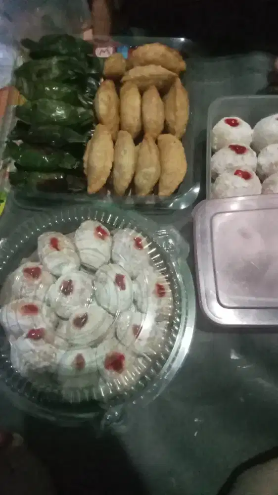 Aneka kue basah dan kering