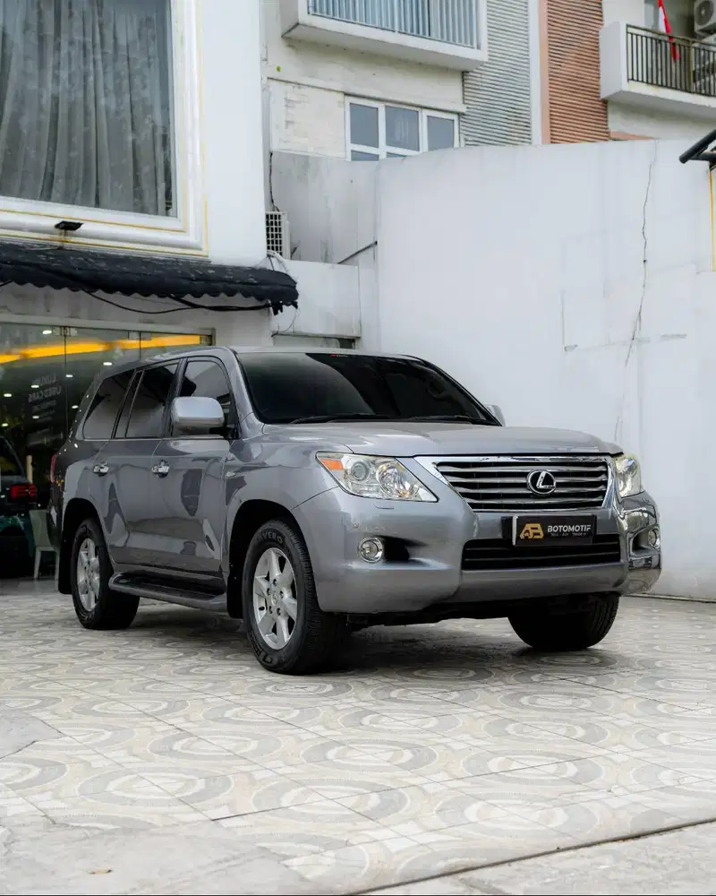 Lexus LX 570 4x4 AT Grey 2010