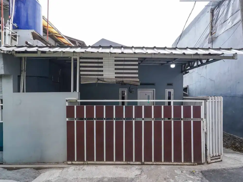 Rumah 3 Kamar 5 Menit ke Gerbang Tol Cijantung Hadap Selatan J-52153