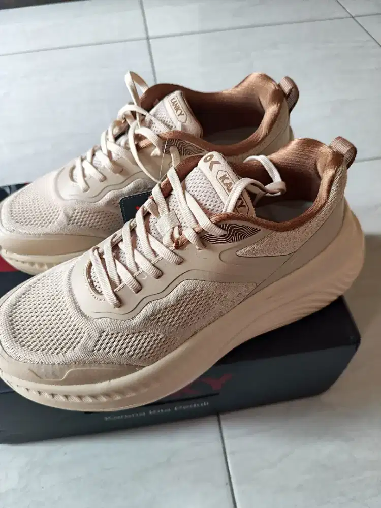 Sepatu pria kanky size 42 kondisi baru