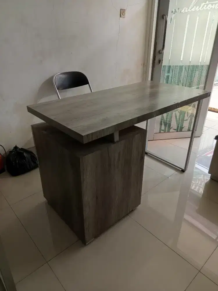meja kantor bekas