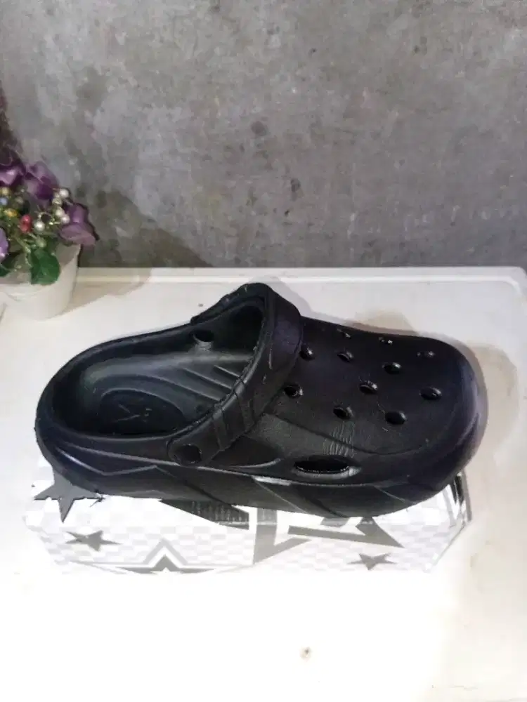 Sandal Karet Hitam