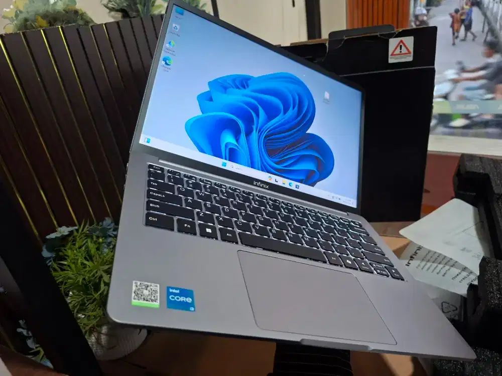 Infinik InBook air intel core i3 gen 12 ram 8 ssd 512 fullset likenew