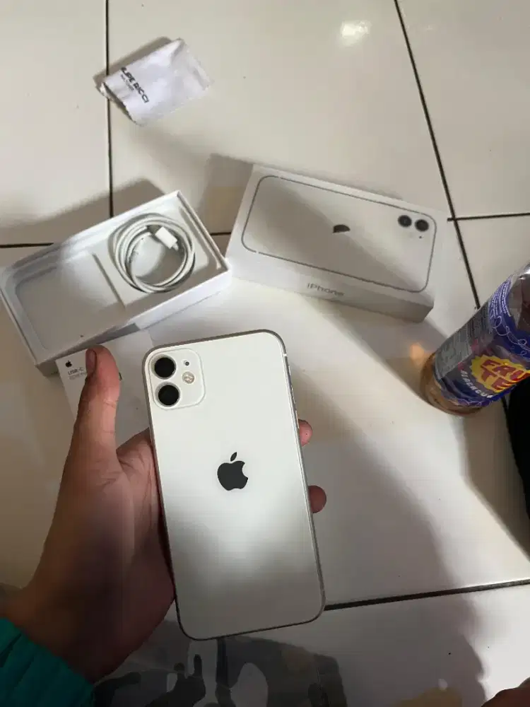 iPhone 11 white 128