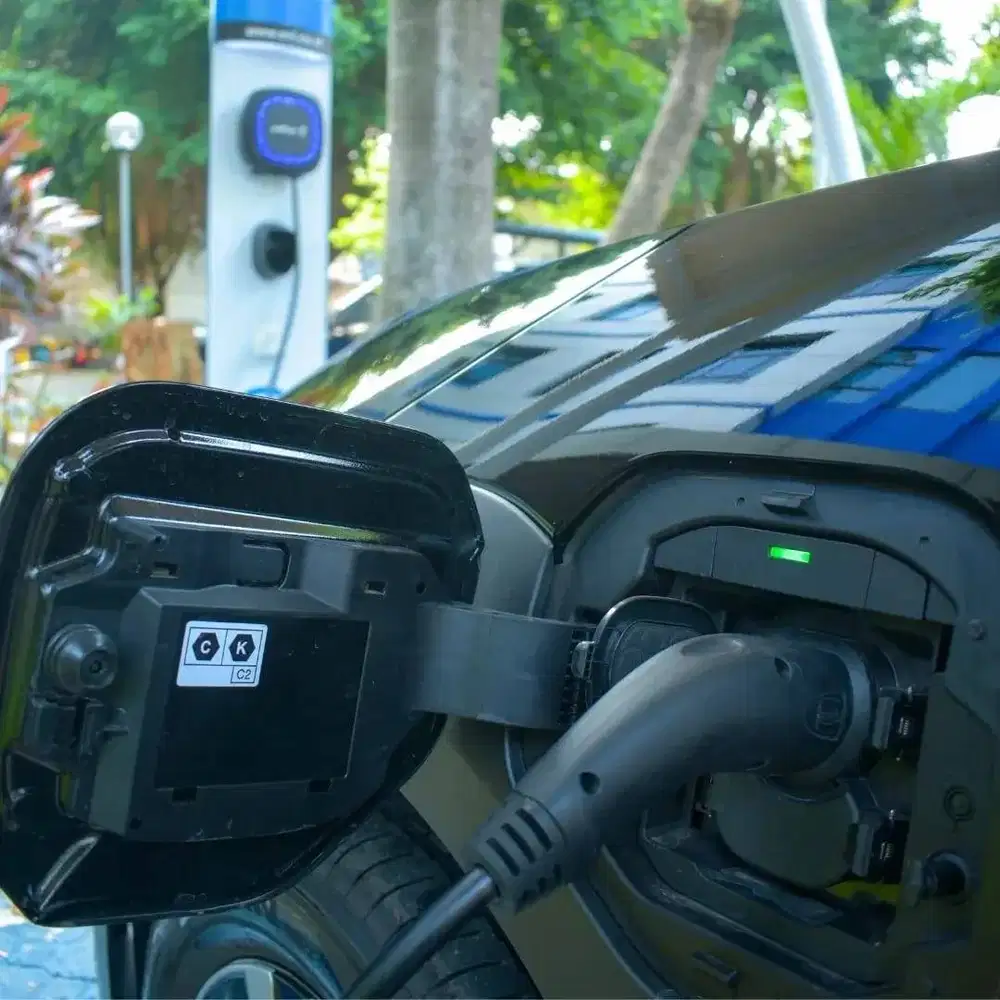 EV Charger Mobil Listrik Brand Wallbox Konektor Type 2 dan CCS2