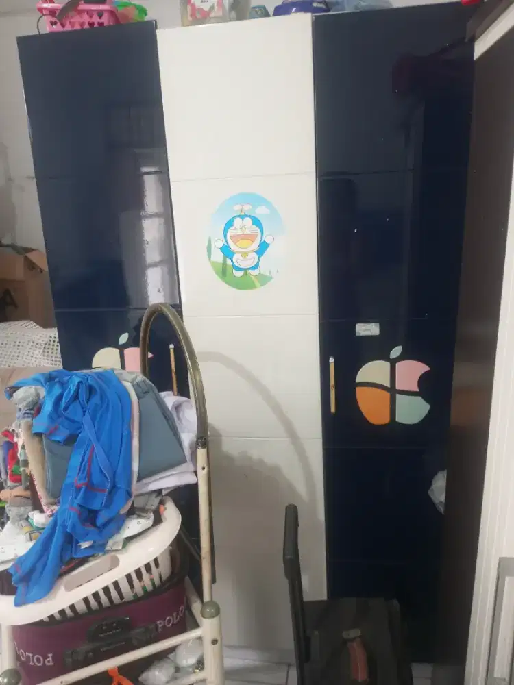 Lemari baju 3 pintu