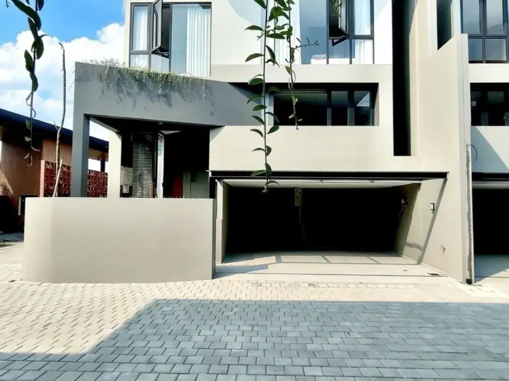 rumah private pool di dekat citos, harga nego sampai deal