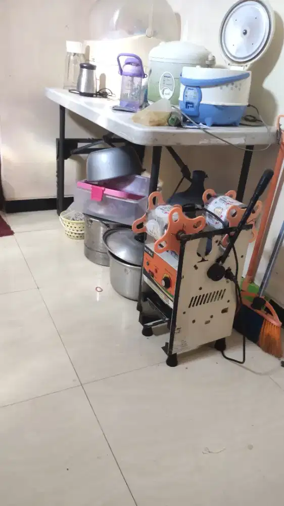 Meja lipat kokoh
