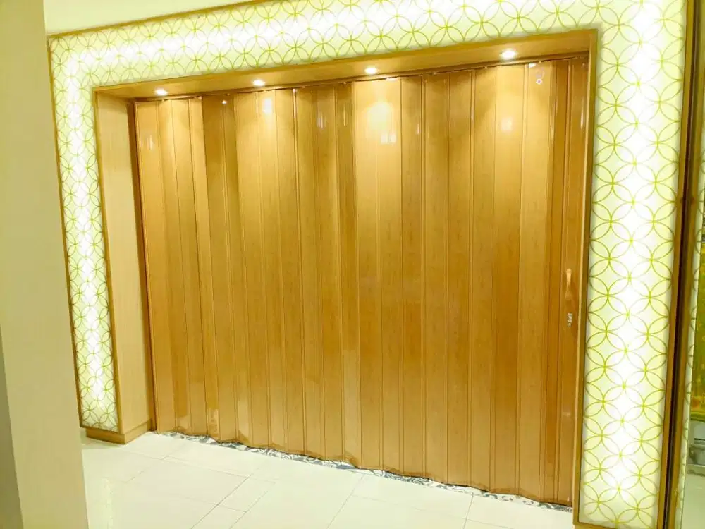 Partisi Lipat PVC untuk Cafe & Tempat Usaha