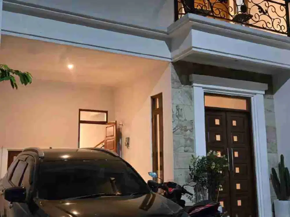 RUMAH SECONDARY 2 LANTAI SHM SEMI FURNITUR RAPI SIAP HUNI JAKARTA TIMUR