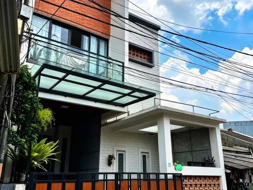 Dijual rumah strategis di pondok bambu jakarta timur