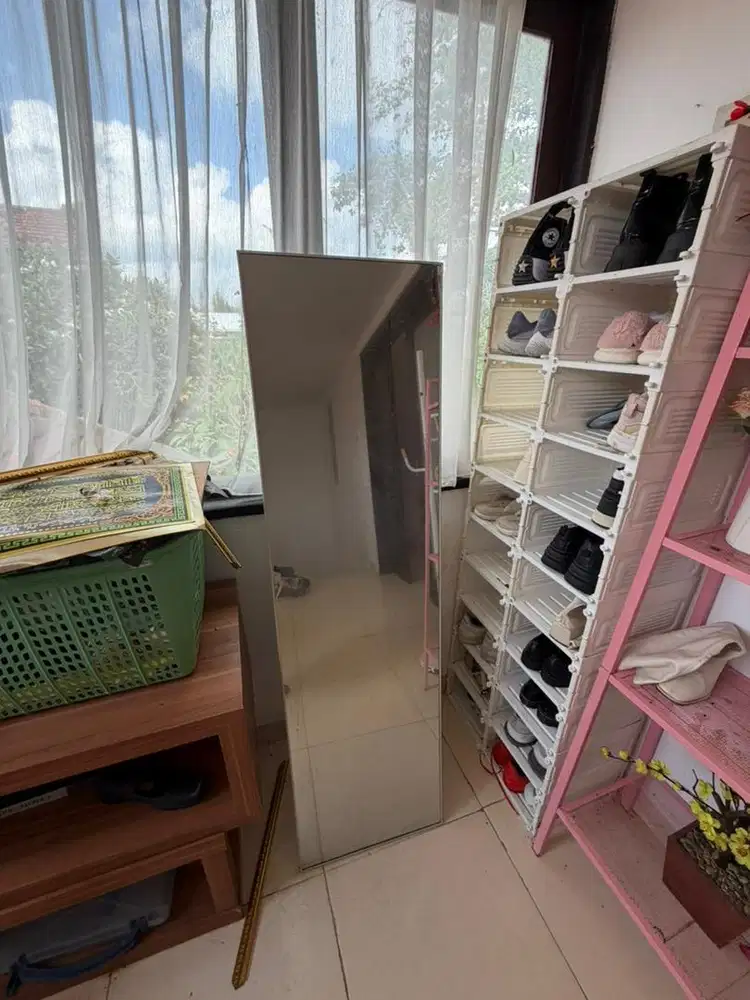 dijual rak sepatu dan standing mirror dan pajangan