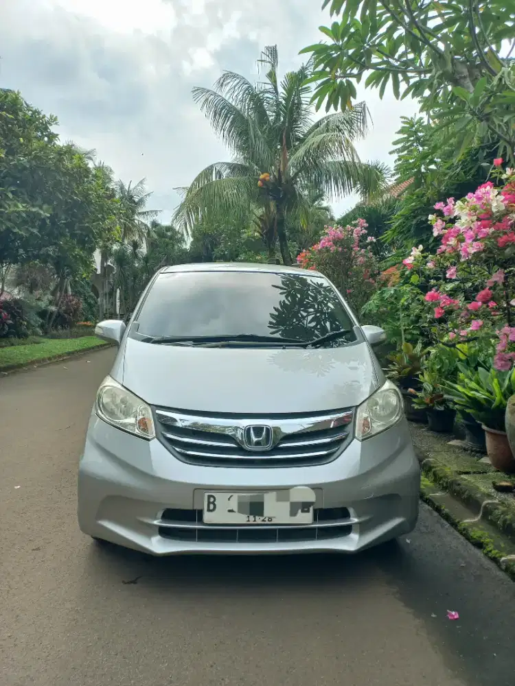 Dijual Honda Freed SD 2013 ac double
