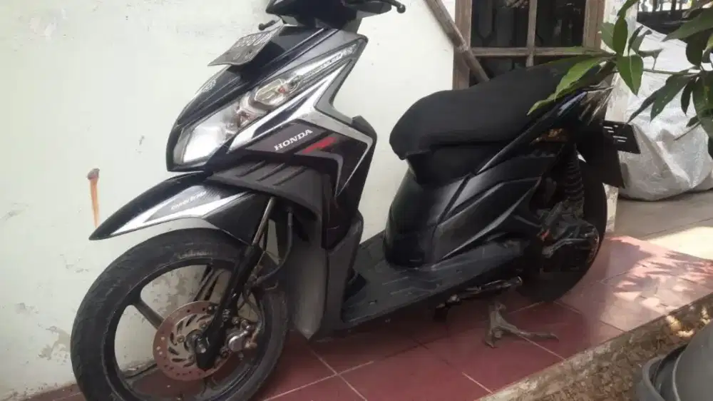 Dijual Honda Vario Techno 110 Karbu 2011 Hitam Silver