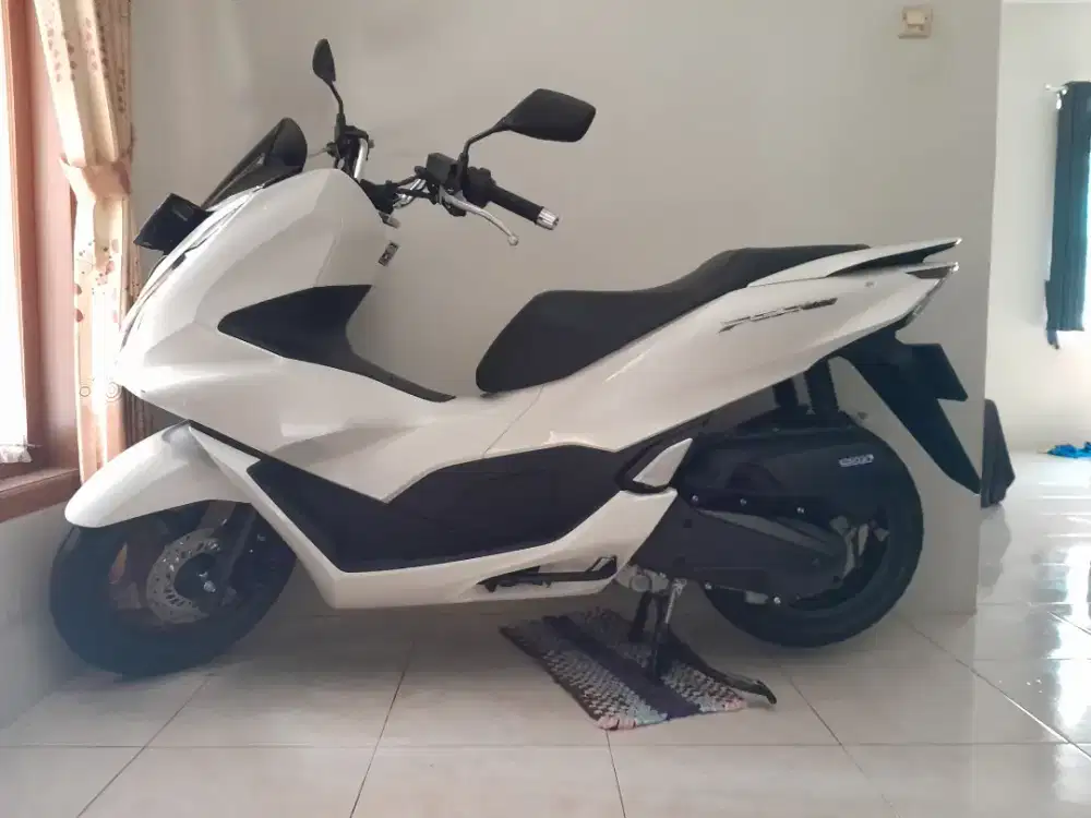 Pcx 160 white glowing