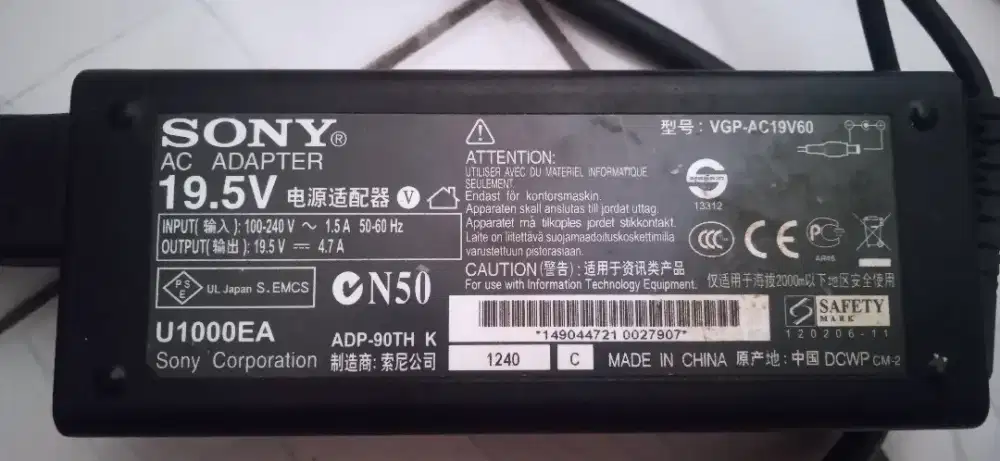 Jual AC adaptor lektop Sony 19.5 V kondisi siap pakai
