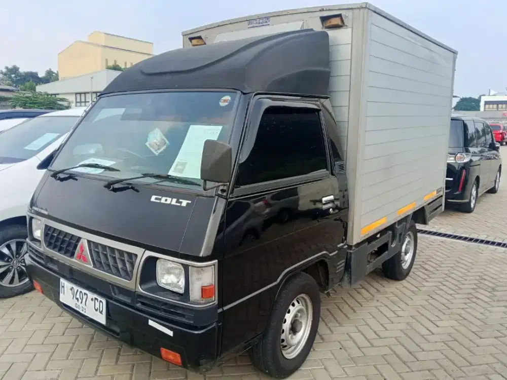 Mitsubishi L300 box euro 2 nopol H semarang