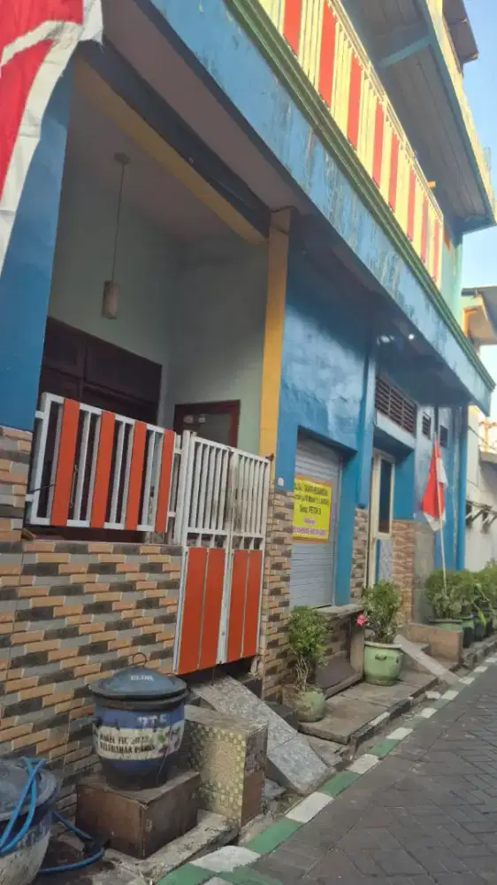 Di jual rumah 3 lantai, bangunan baru , Surabaya kota