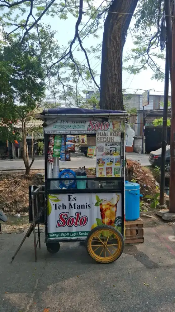 Oper alih jualan es teh solo