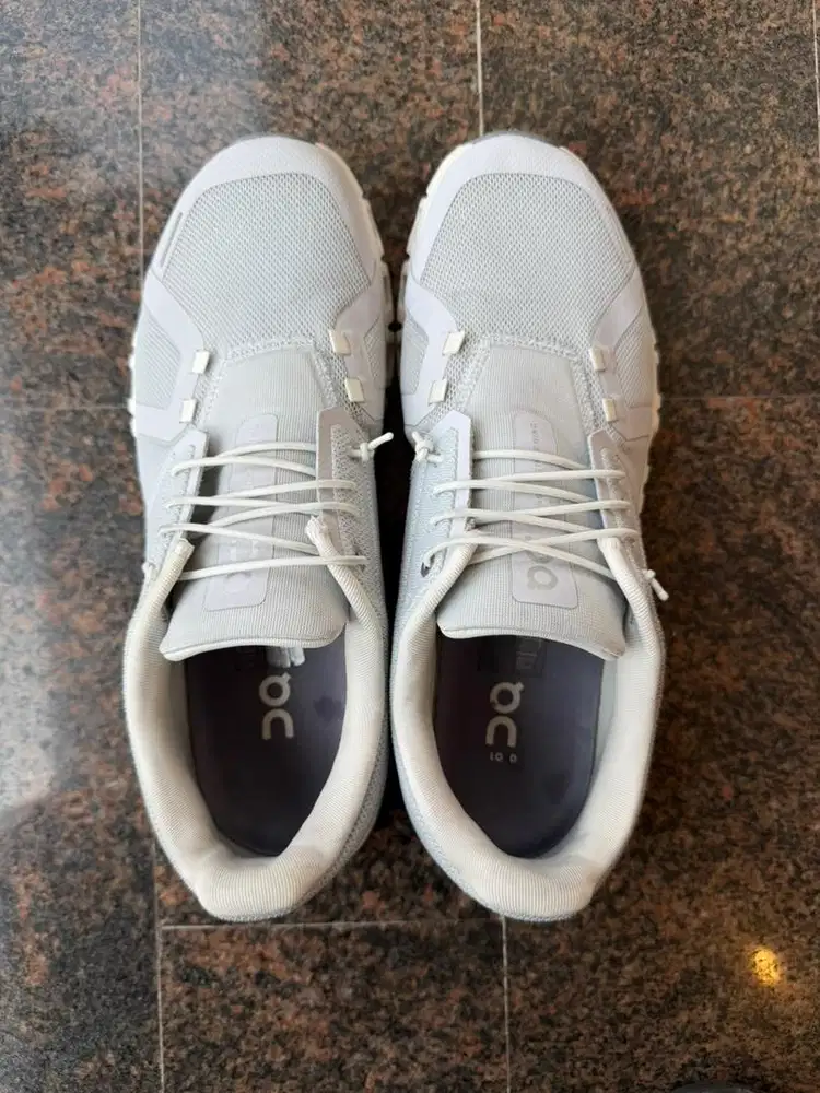 On Cloud 6 Glacier/White US 9.5, masih seperti baru