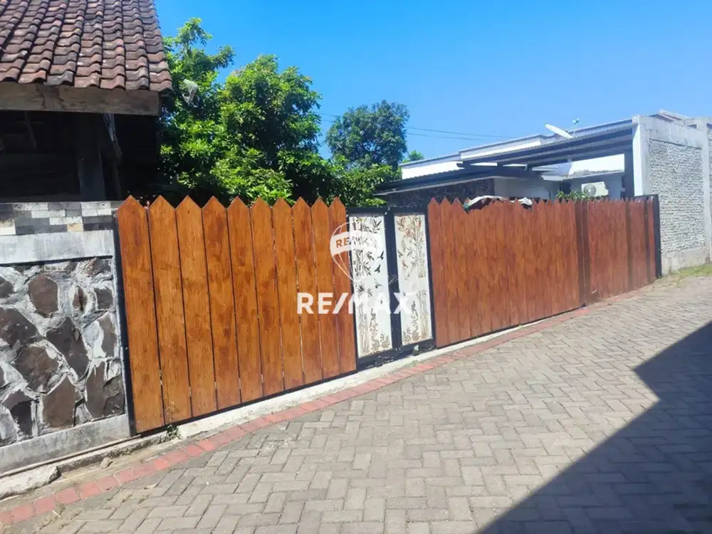 DIJUAL RUMAH STYLE VILLA - BANYUWANGI KOTA