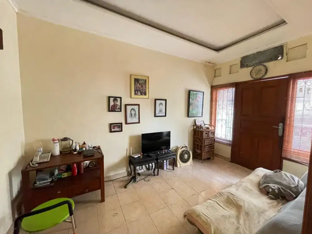 DIJUAL RUMAH Lokasi Strategis - 2M- Nego (Jl H. Syahrin - Haji Nawi Jakarta Selatan)