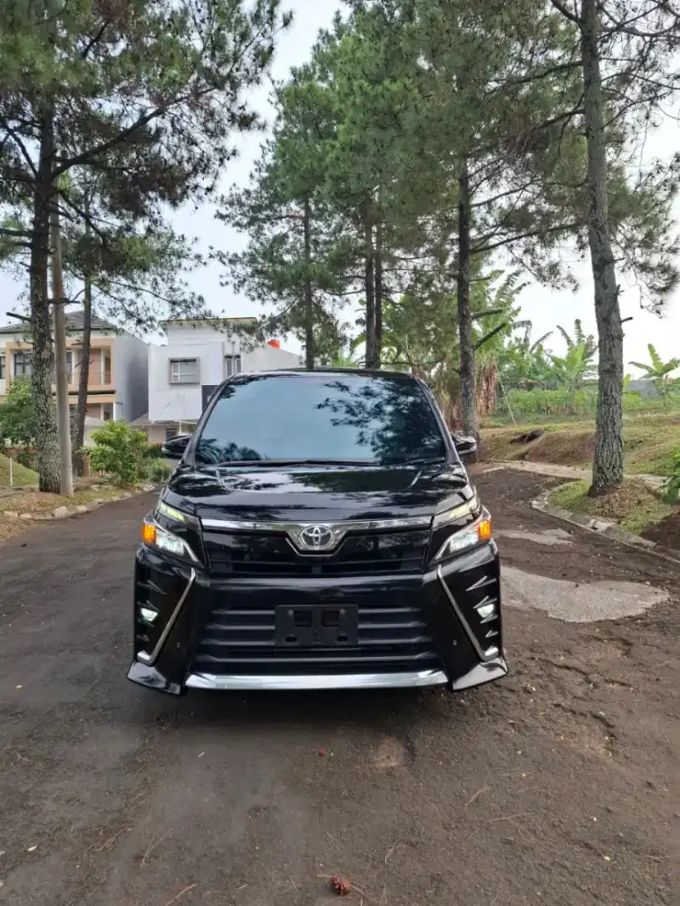 ANTIK!! TOYOTA VOXY 2018 Bensin