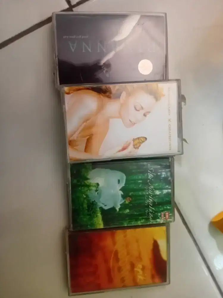 4 kaset (rihanna, mariah, siti, rabbani)