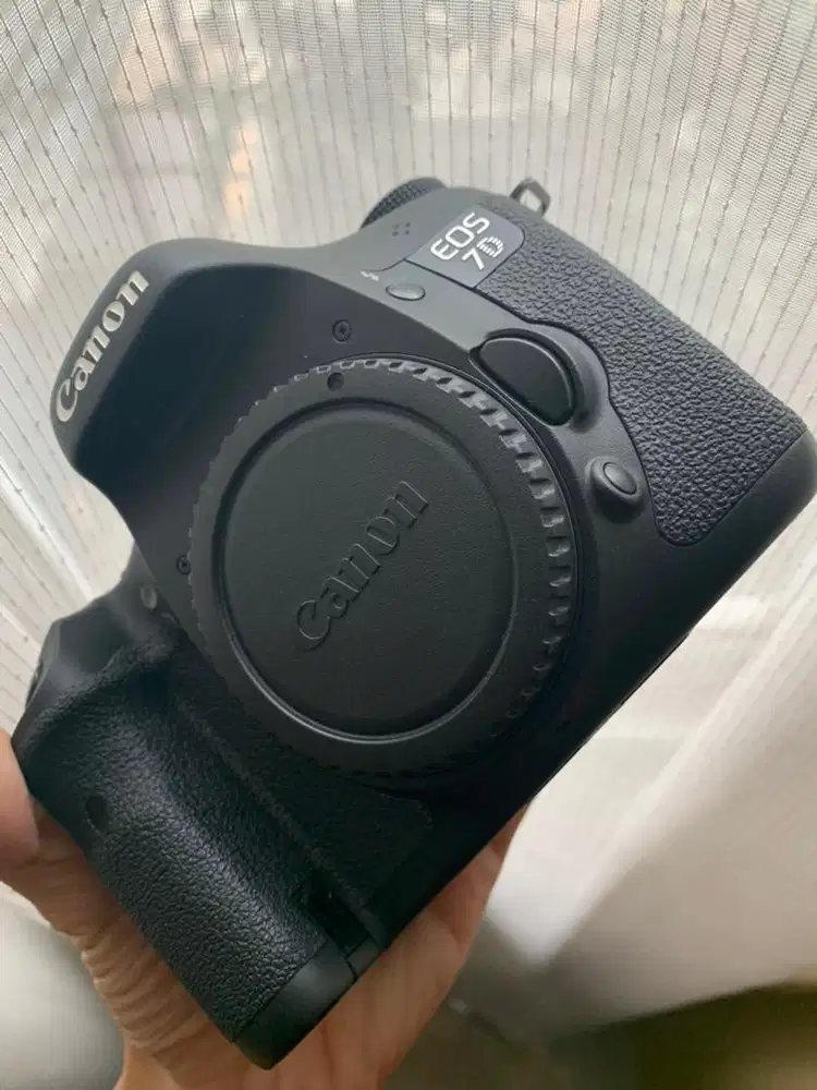 7d canon body only