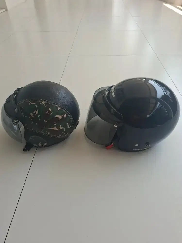 Helm anak 2 pcs kondisi masih bagus