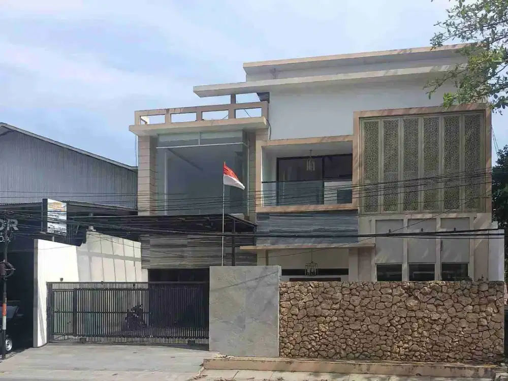 Rumah Mewah Lokasi Strategis