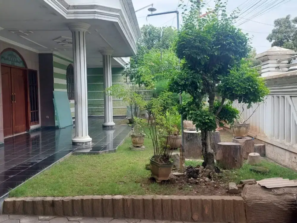 Rumah  dan Gudang Jl. Bali Kota Madiun, Lt 891m2, Bisa buat Usaha, Lokasi Strategis dan Komersial