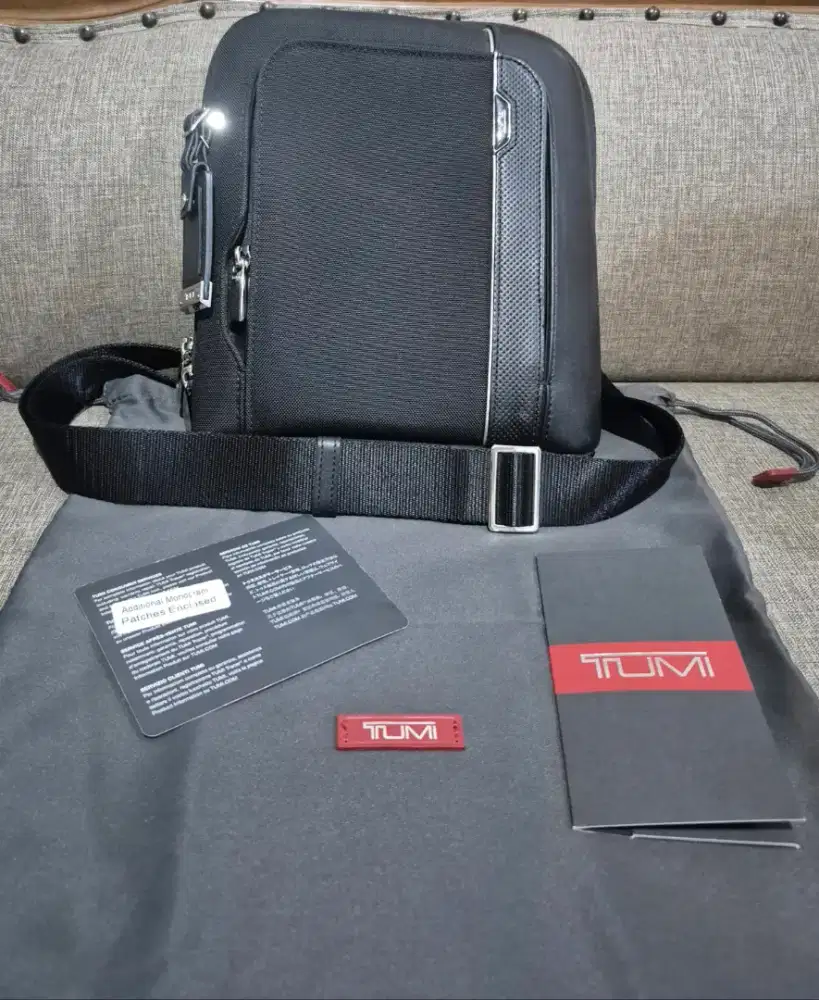Preloved Tas Selempang TUMI Original Olten Crossbody- Mulus Fullset