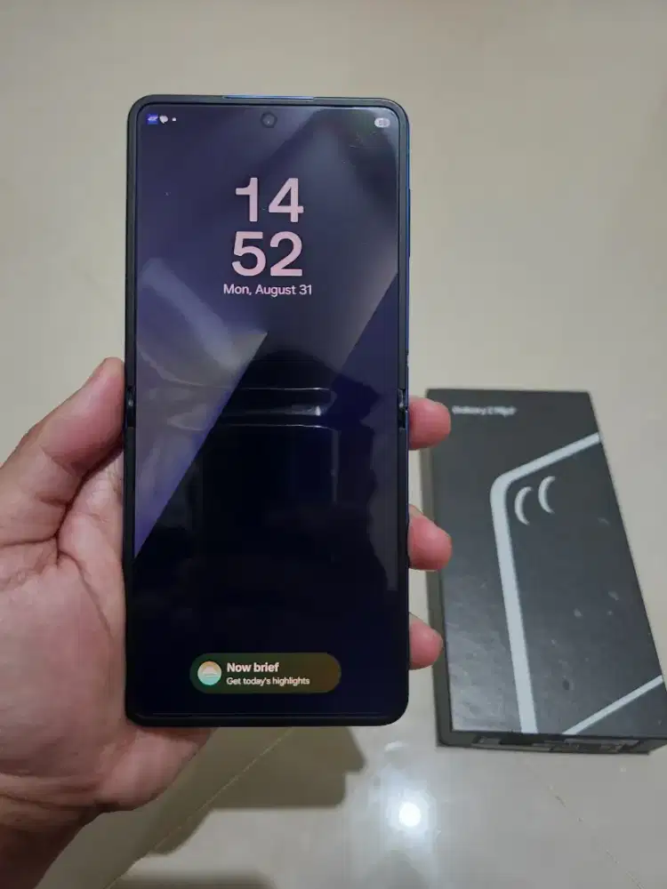 Samsung Z Flip 7 5G 12/256GB ex resmi Sein fullset mulus pemakaian