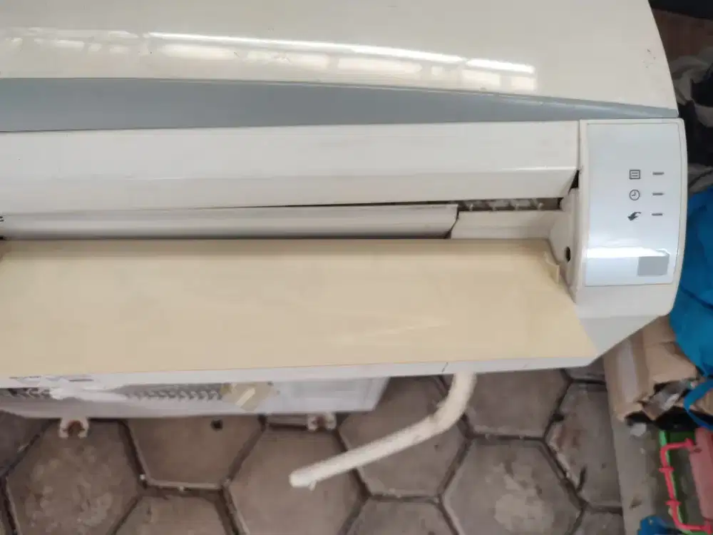 Di jual AC Sharp bekas