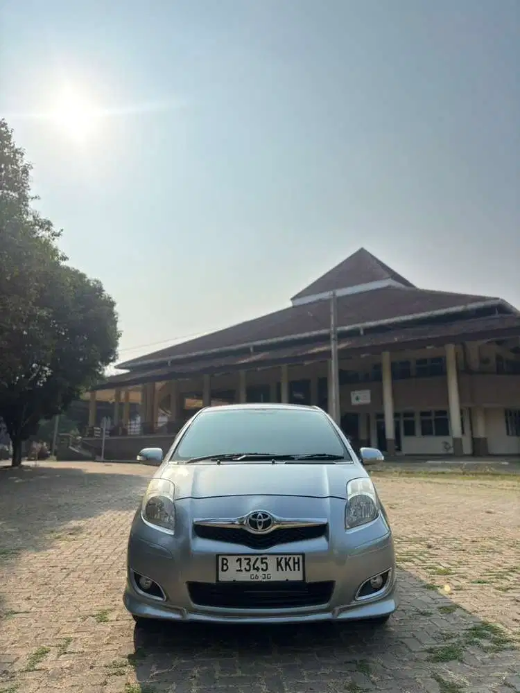 Toyota Yaris S Limited A/T 2011