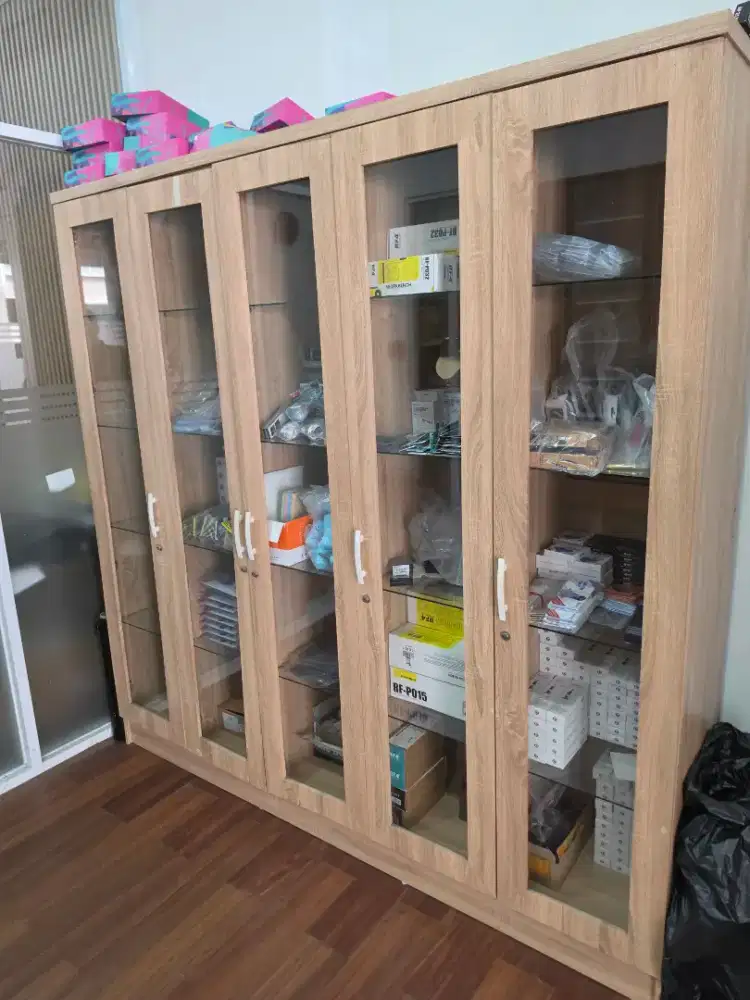 Lemari kaca lemari display