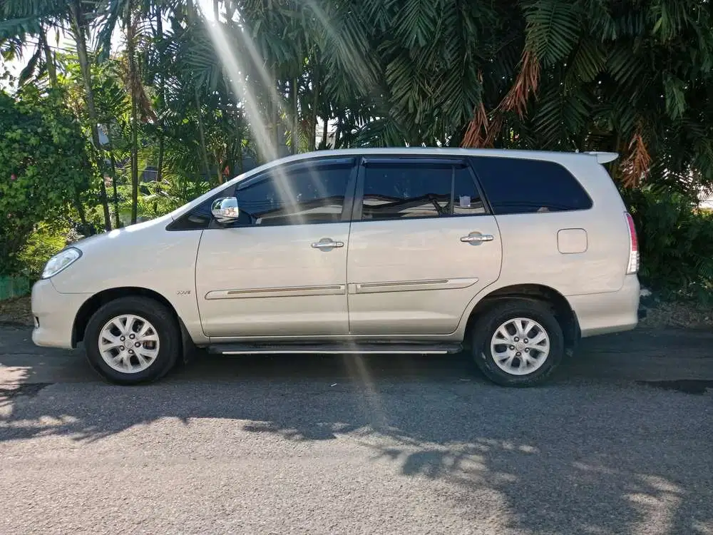 Toyota Kijang Innova 2011 Bensin