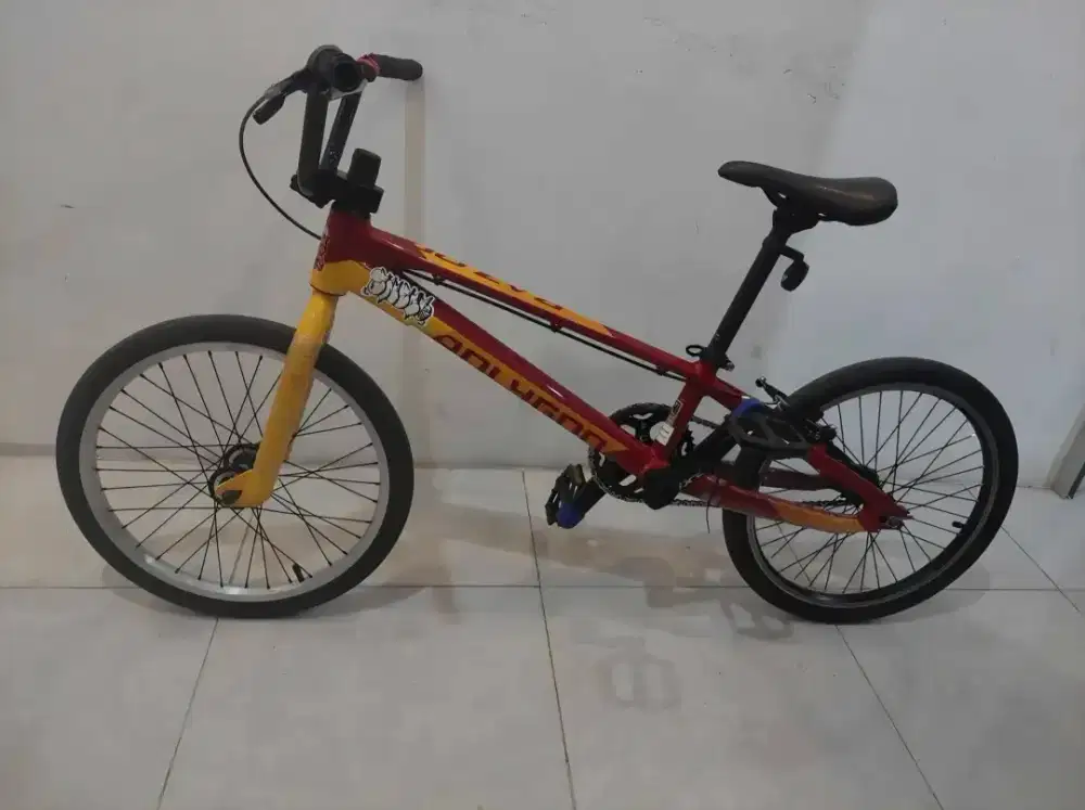 sepeda bmx polygon razor