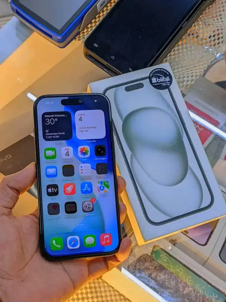 Iphone 15 128 resmi ibox original fullset siap pakai