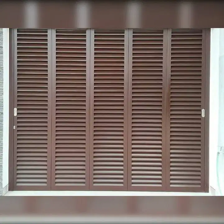 Pintu garasi besi minimalis