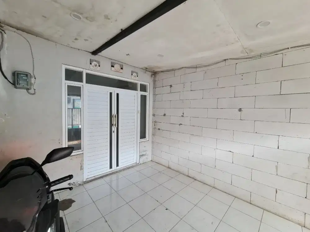 Rumah besar ( Multifungsi : Gudang, Usaha, Cafe )