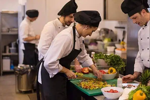 Lowongan Pekerjaan Helper Kitchen