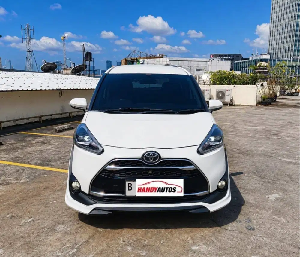 Toyota Sienta Q Tahun 2016 Automatic Putih