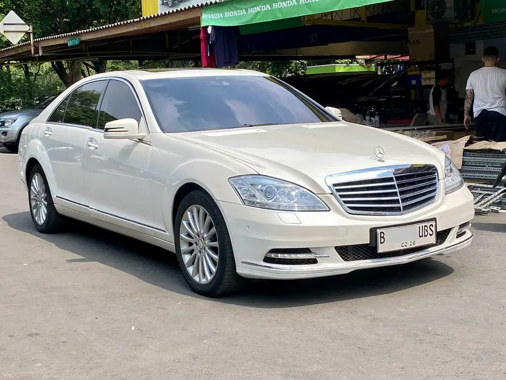 MERCY S300L AT 2012 PUTIH