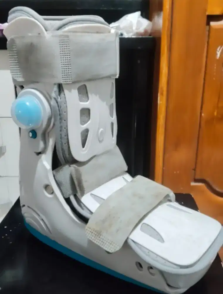 Sepatu Fracture Ankle Boots