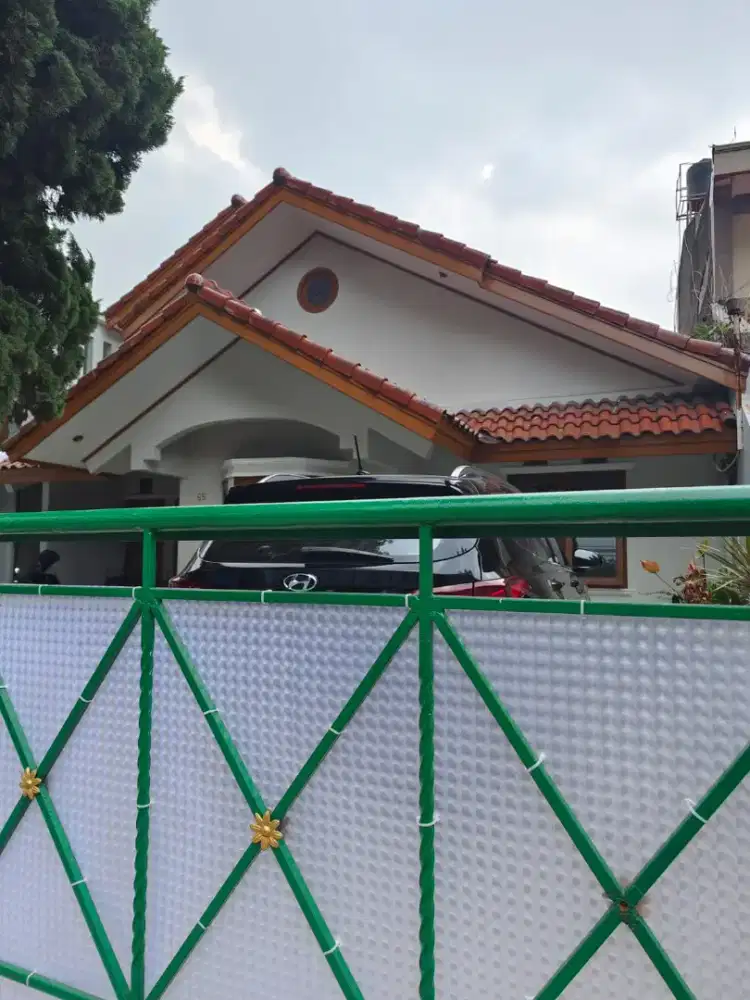 Dijual rumah asri di jalan kancra, buah batu.