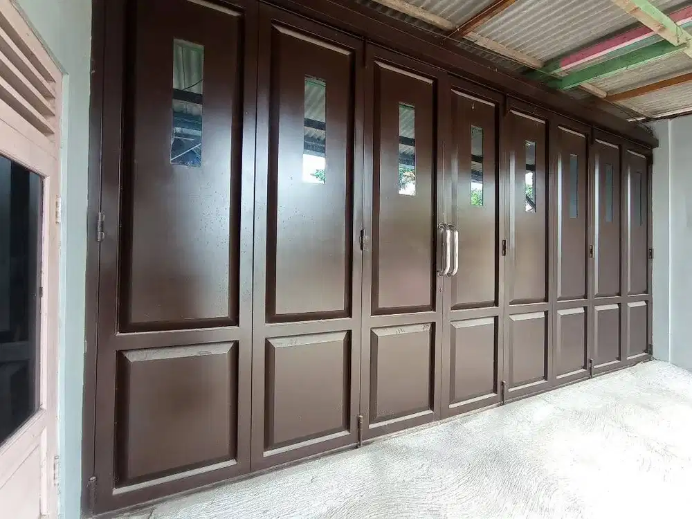Pintu garasi besi lipat