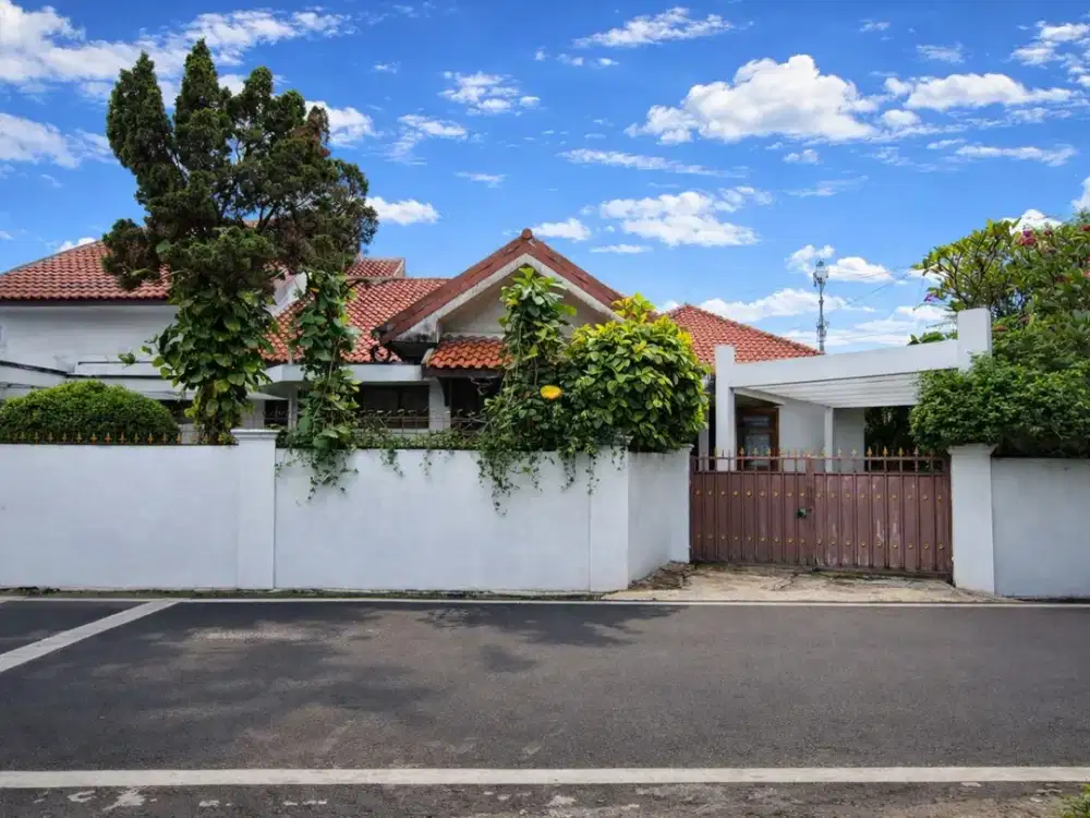 Rumah Luas 366m² Hook di Kawasan Strategis Jagakarsa Harga Menarik