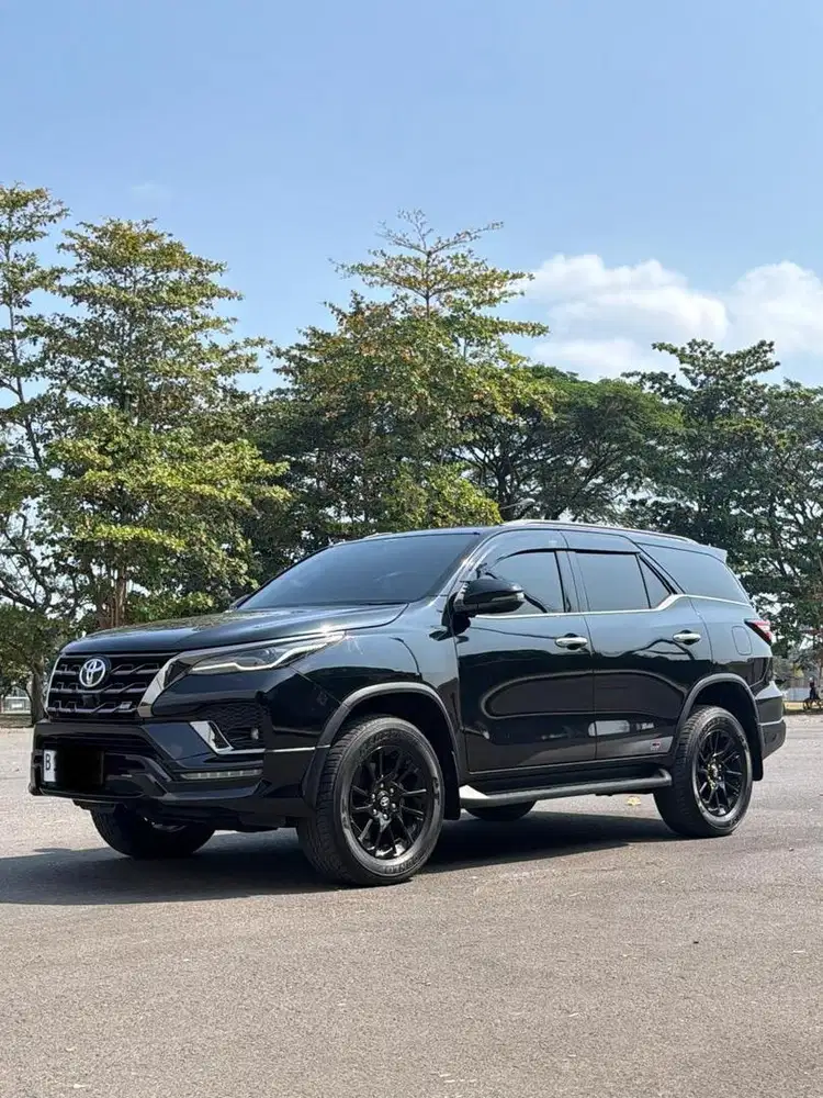 FORTUNER GR 2.8 2023 km 30 rb